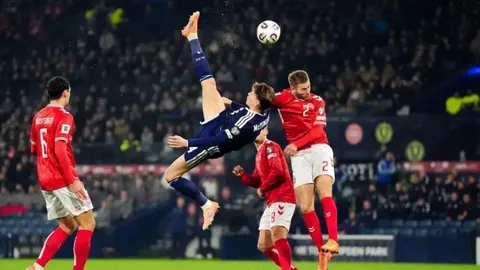 欧洲杯F组葡萄牙与法国第3轮握手言和，本泽马与C罗双双梅开二度